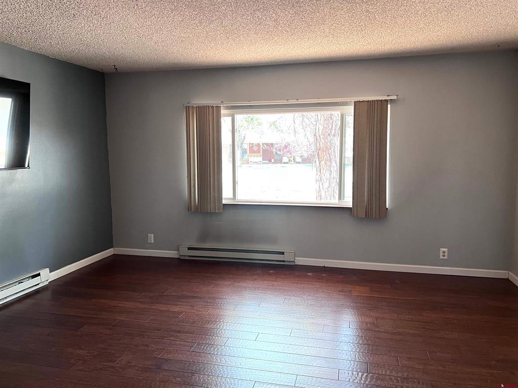 2333 Thomas Avenue Property Photo 3