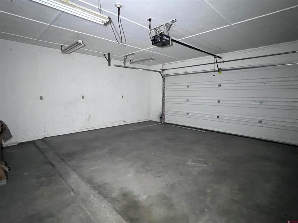 2333 Thomas Avenue Property Photo 25