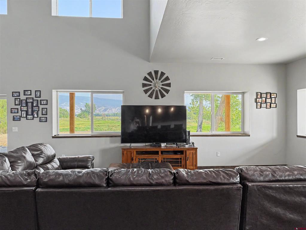 14885 G Road Property Photo 11