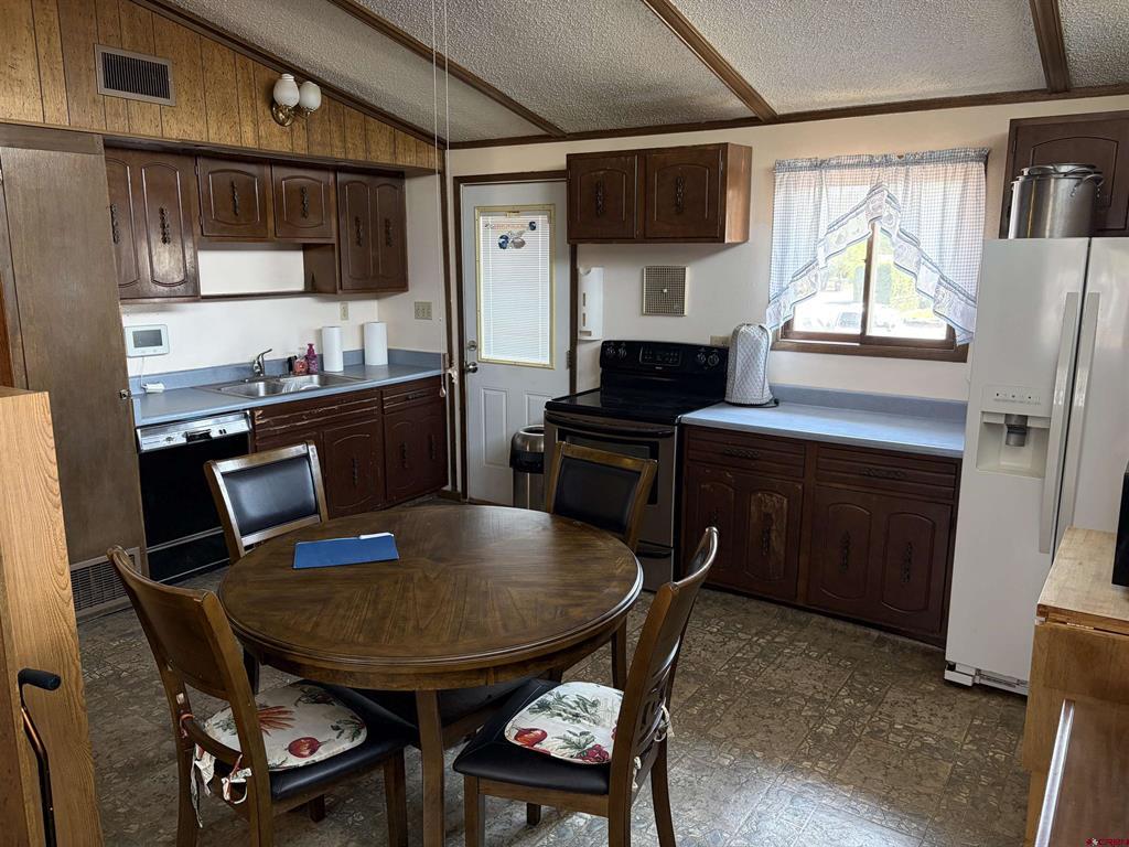 510 Henderson Street Property Photo 2