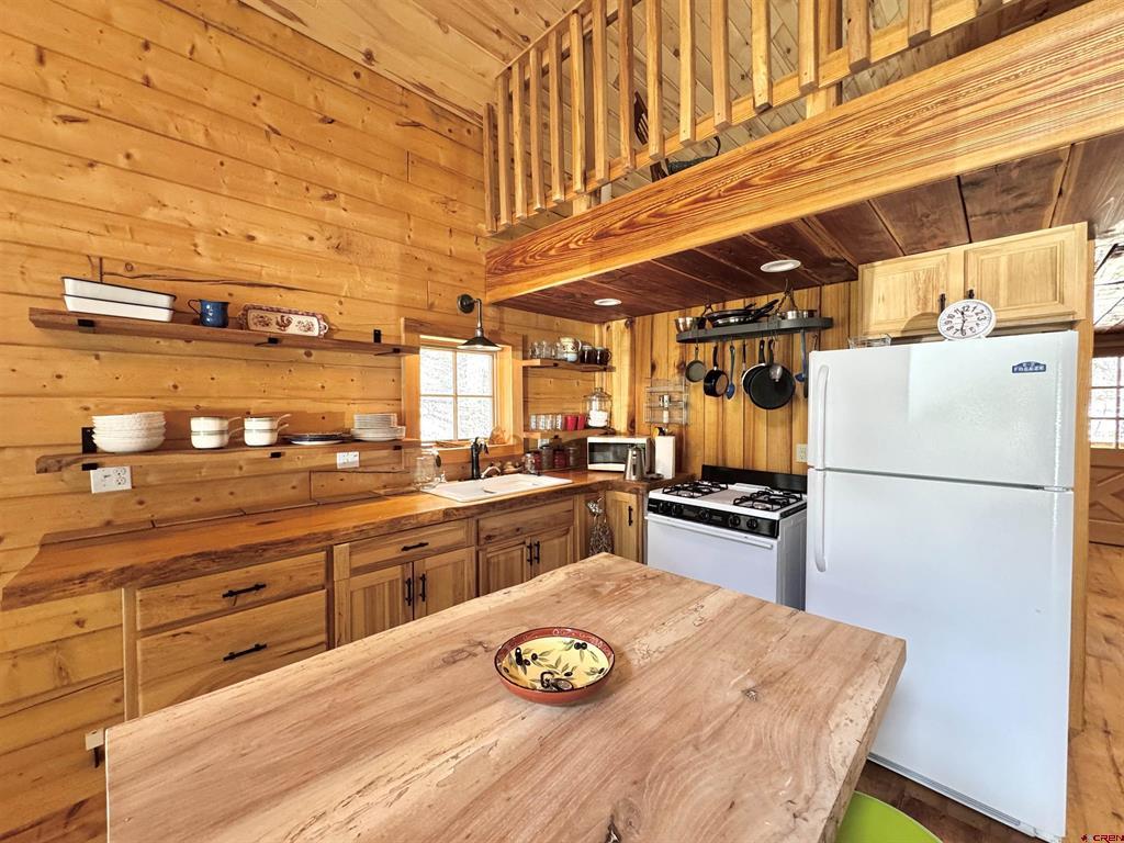 1043 Elk Street Property Photo 15