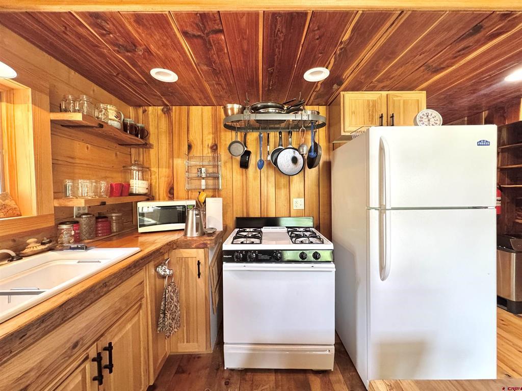 1043 Elk Street Property Photo 16