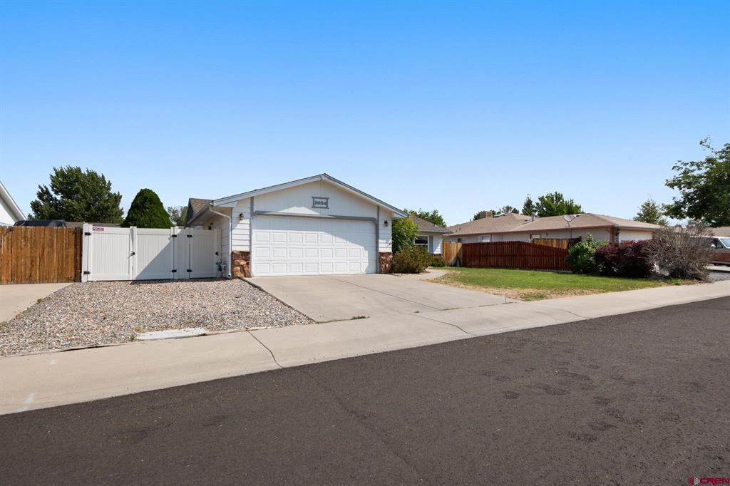 3054 Camelot Place Property Photo 3