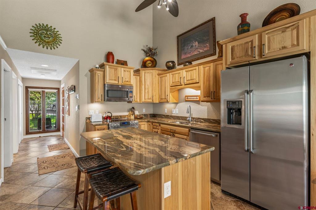 961 N Tamarron Drive Property Photo 4