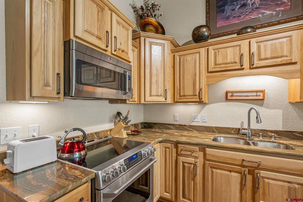 961 N Tamarron Drive Property Photo 6