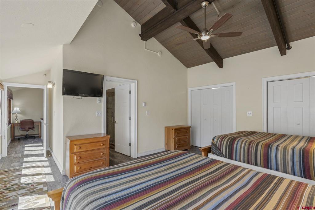 961 N Tamarron Drive Property Photo 16