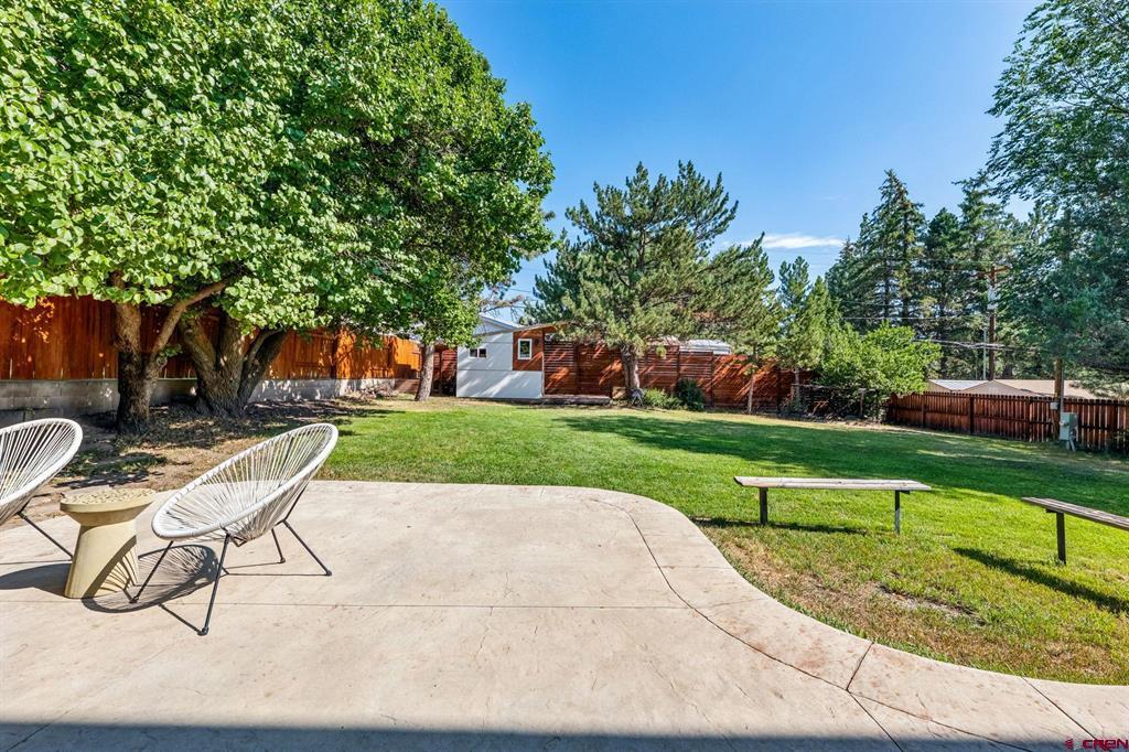 2180 Crestview Drive Property Photo 3