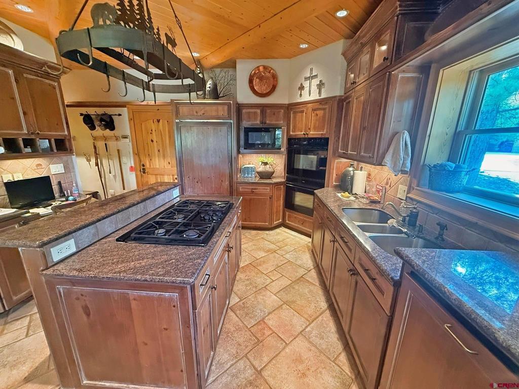 243 N Skyline Drive Property Photo 12