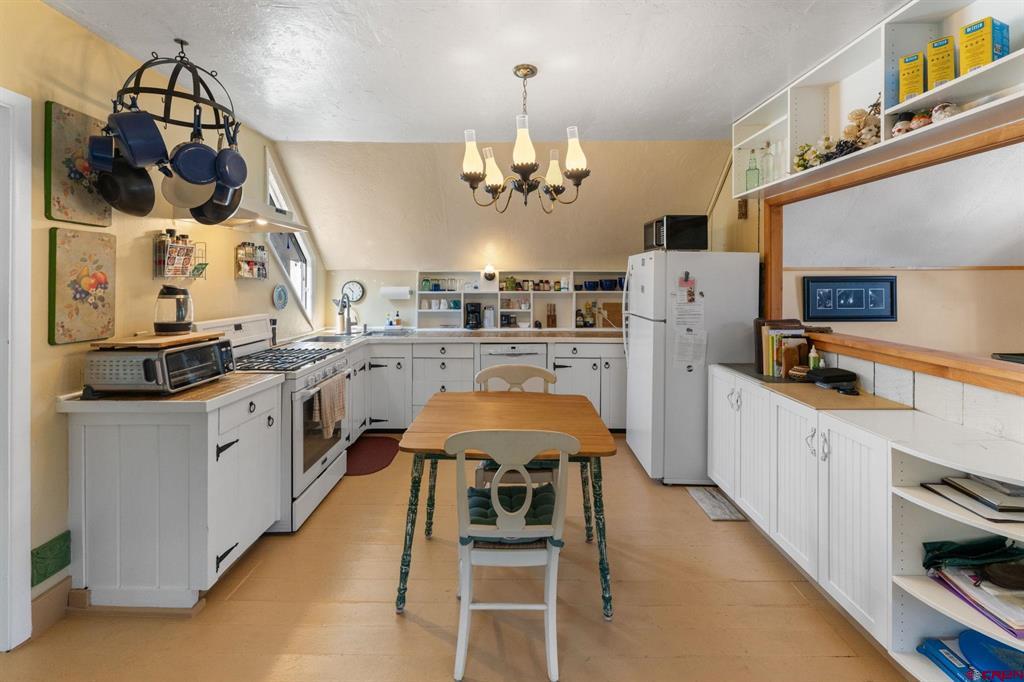 428 Elk Avenue Property Photo 18