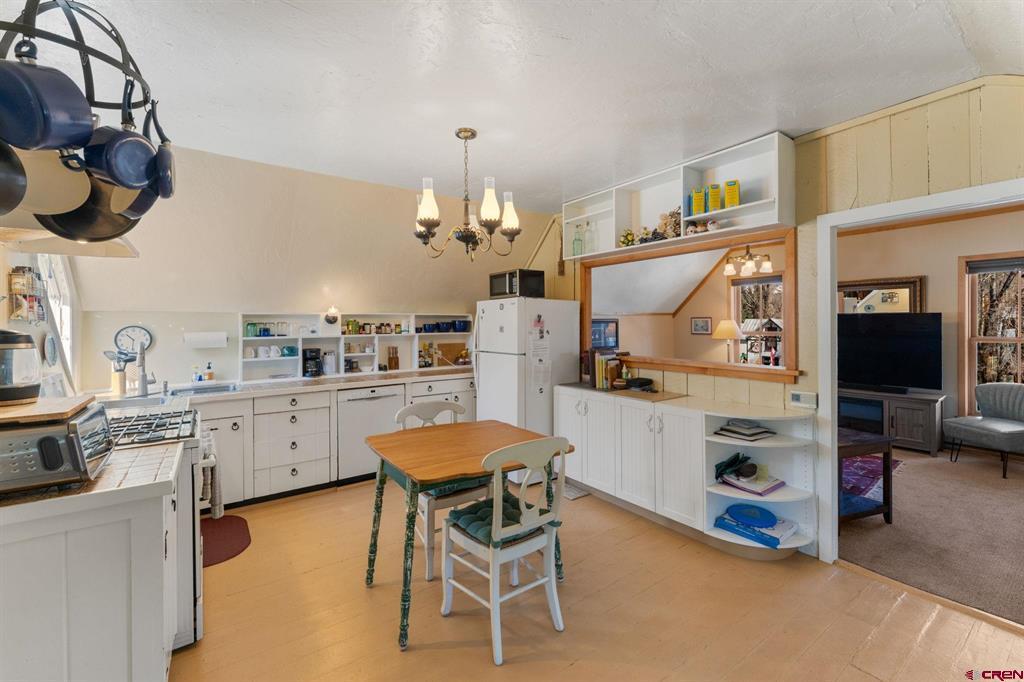 428 Elk Avenue Property Photo 19