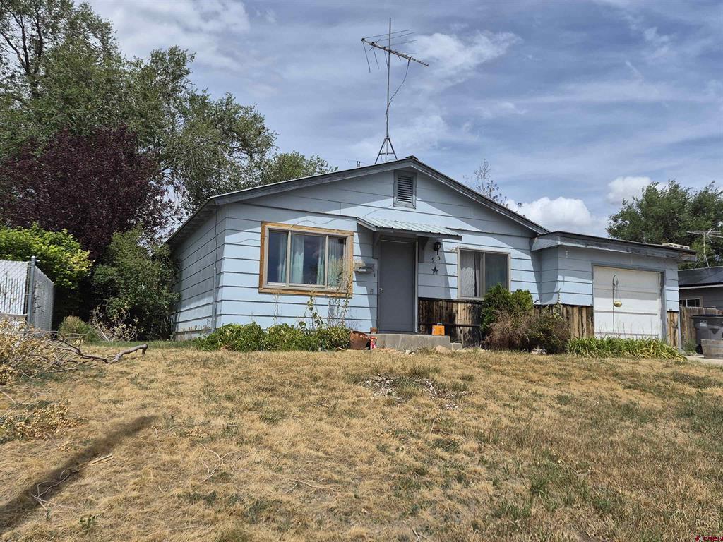 910 Garrison Drive Property Photo 1