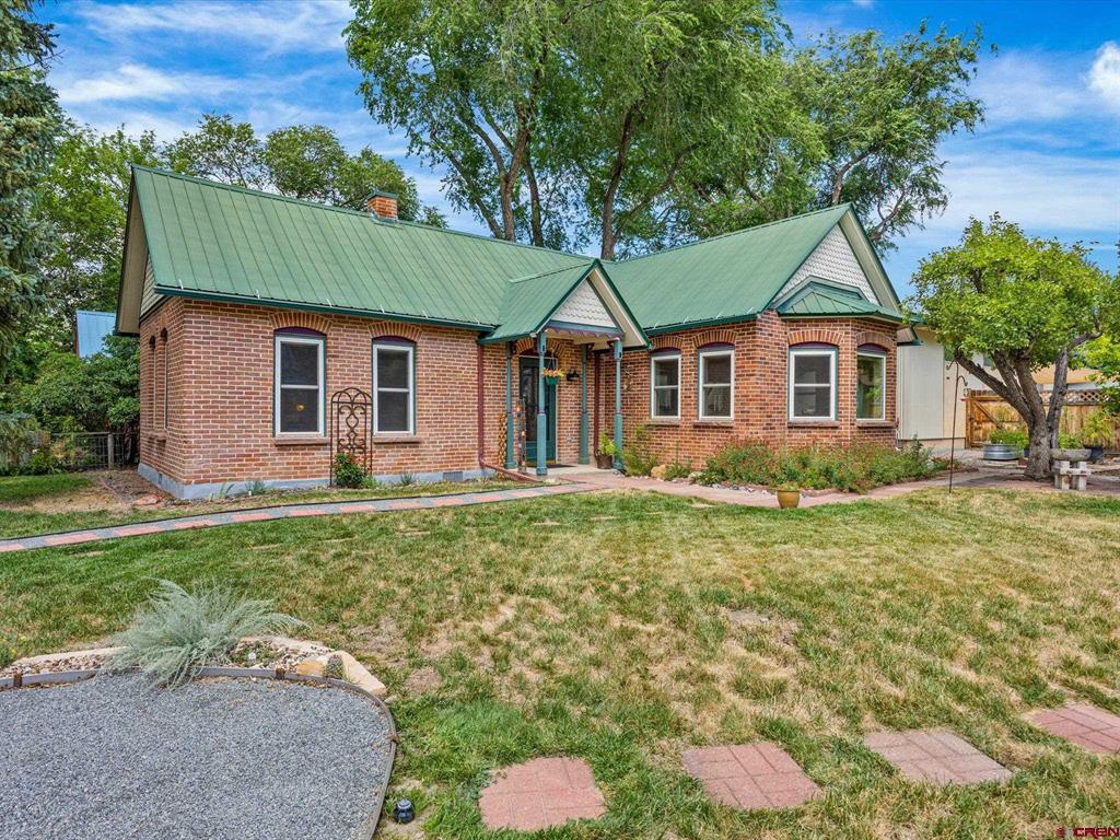 127 Niagara Avenue Property Photo 1