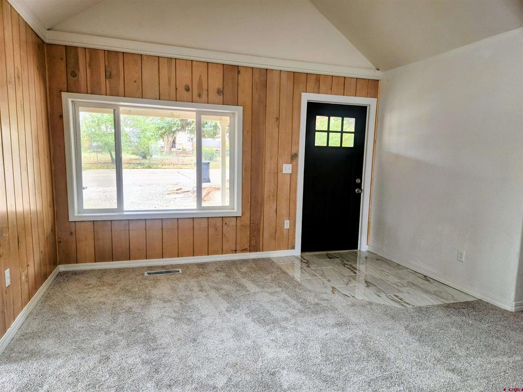 231 E 3rd Street Property Photo 12