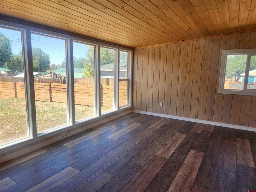 231 E 3rd Street Property Photo 33