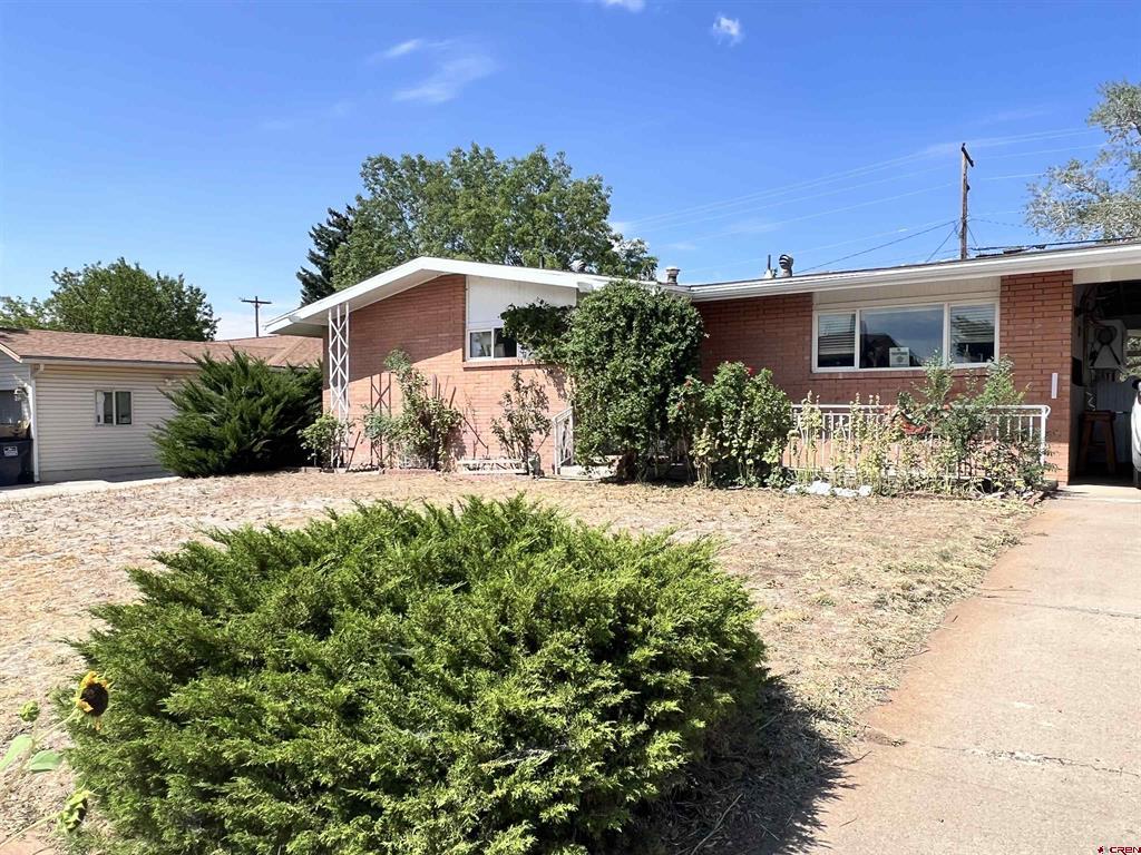 1005 S Cedar Street Property Photo 1