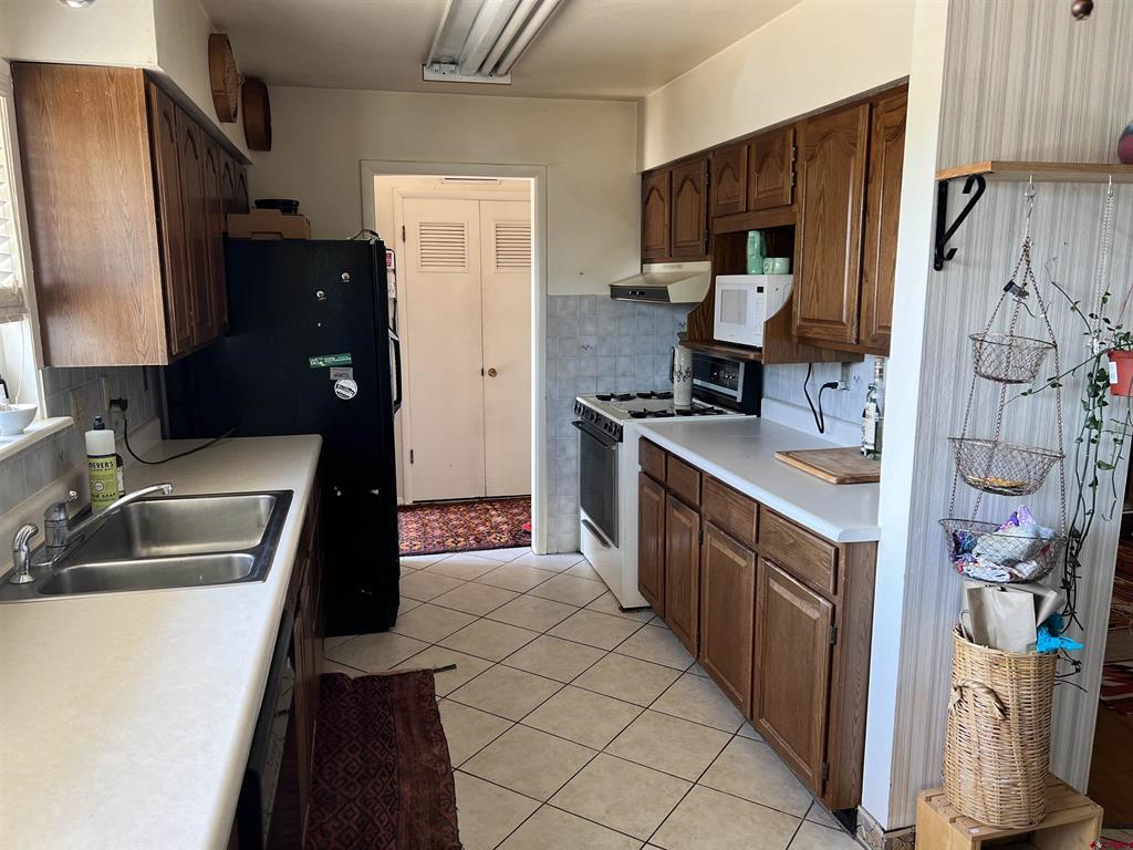 1005 S Cedar Street Property Photo 5