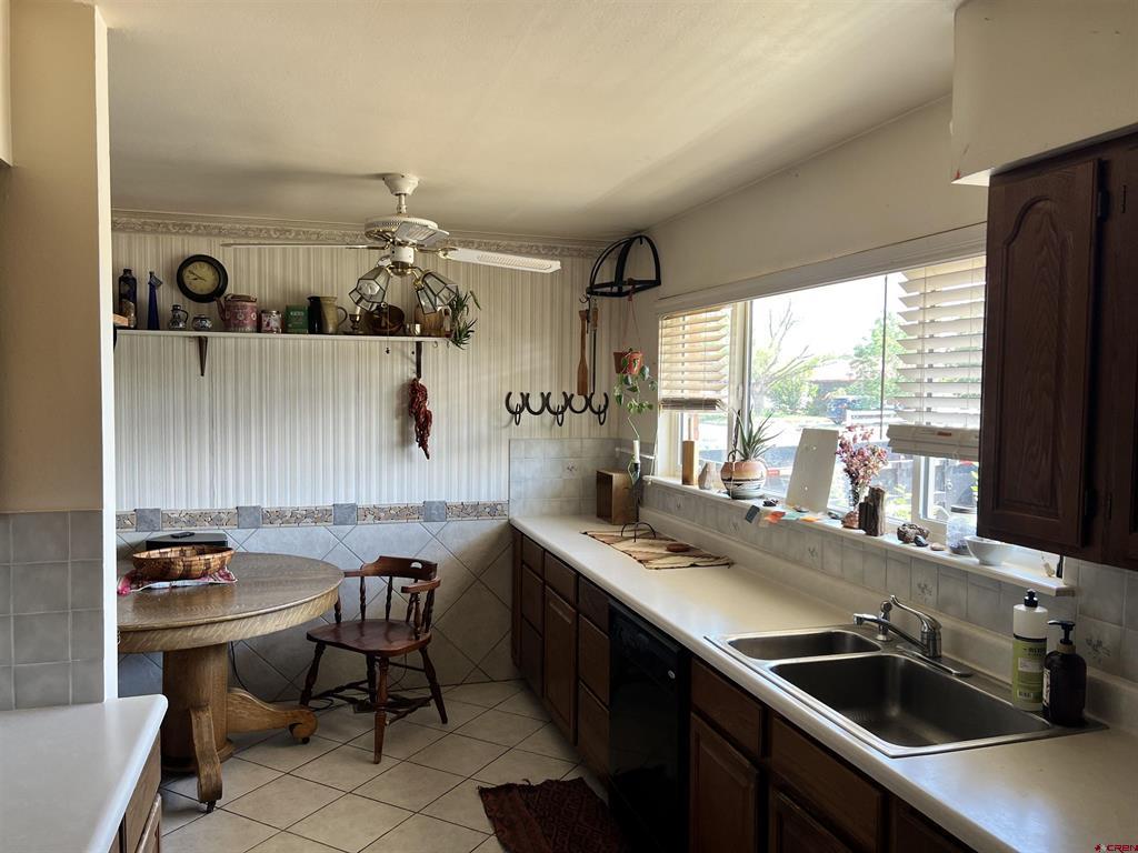 1005 S Cedar Street Property Photo 6