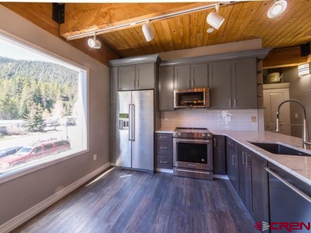 717 Sixth Street Property Photo 3