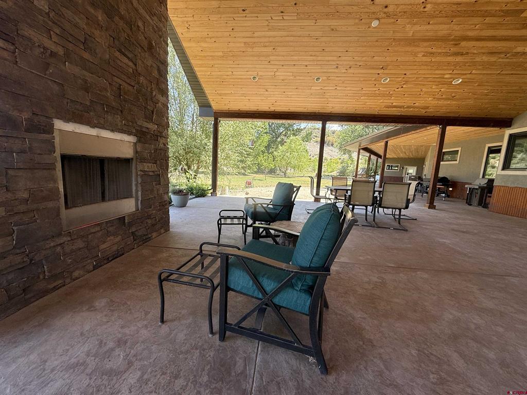 7528 S River Road Property Photo 8