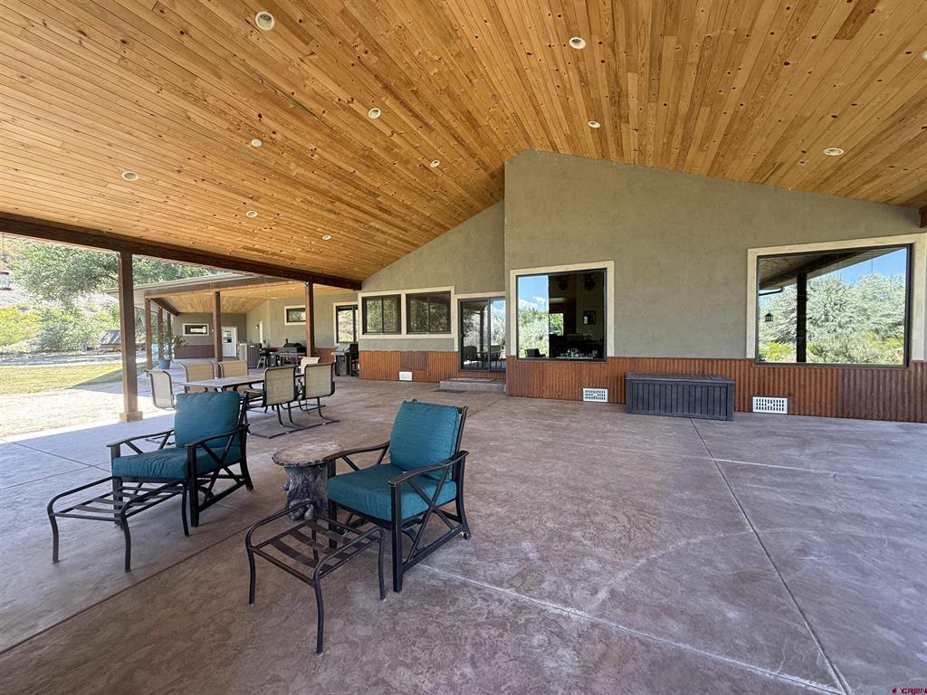 7528 S River Road Property Photo 9