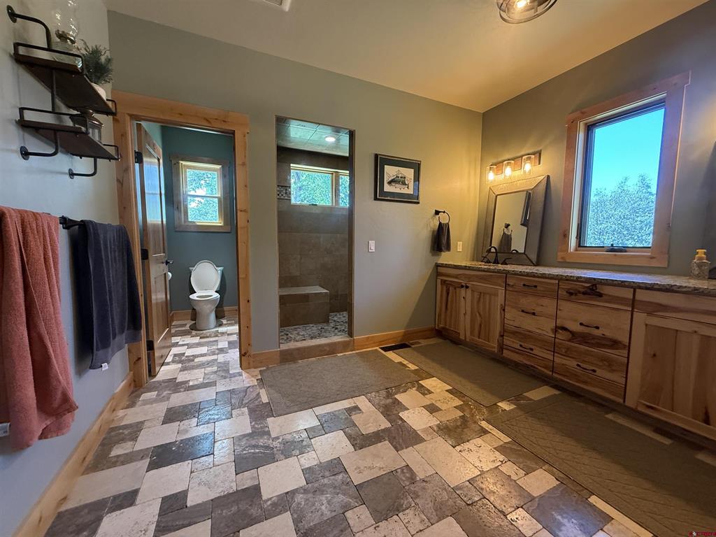 7528 S River Road Property Photo 13