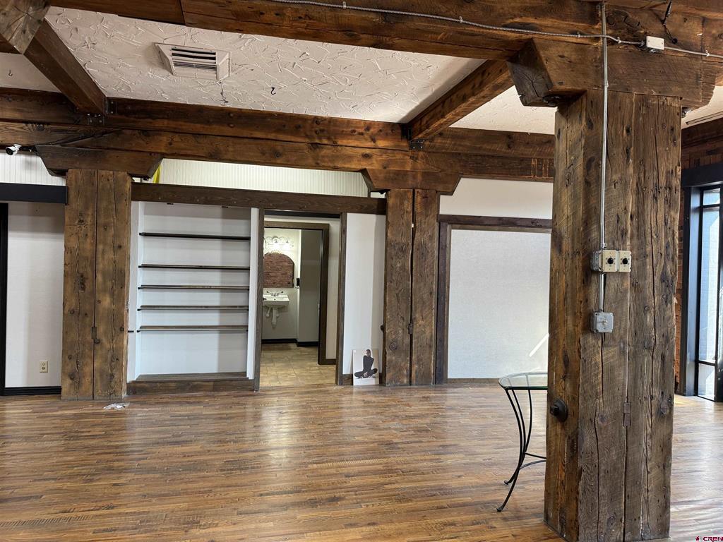 8 S Grand Avenue Property Photo 4