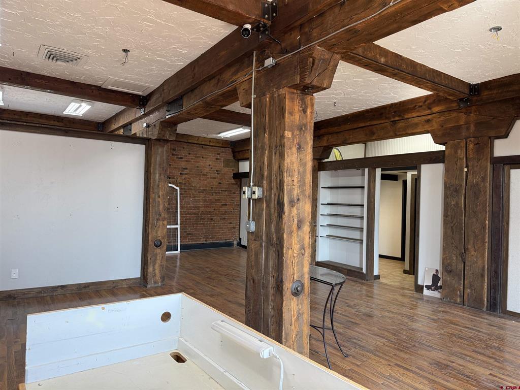 8 S Grand Avenue Property Photo 6