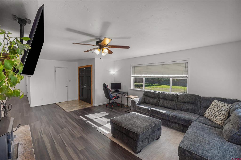577 N Mountain View Drive Property Photo 11