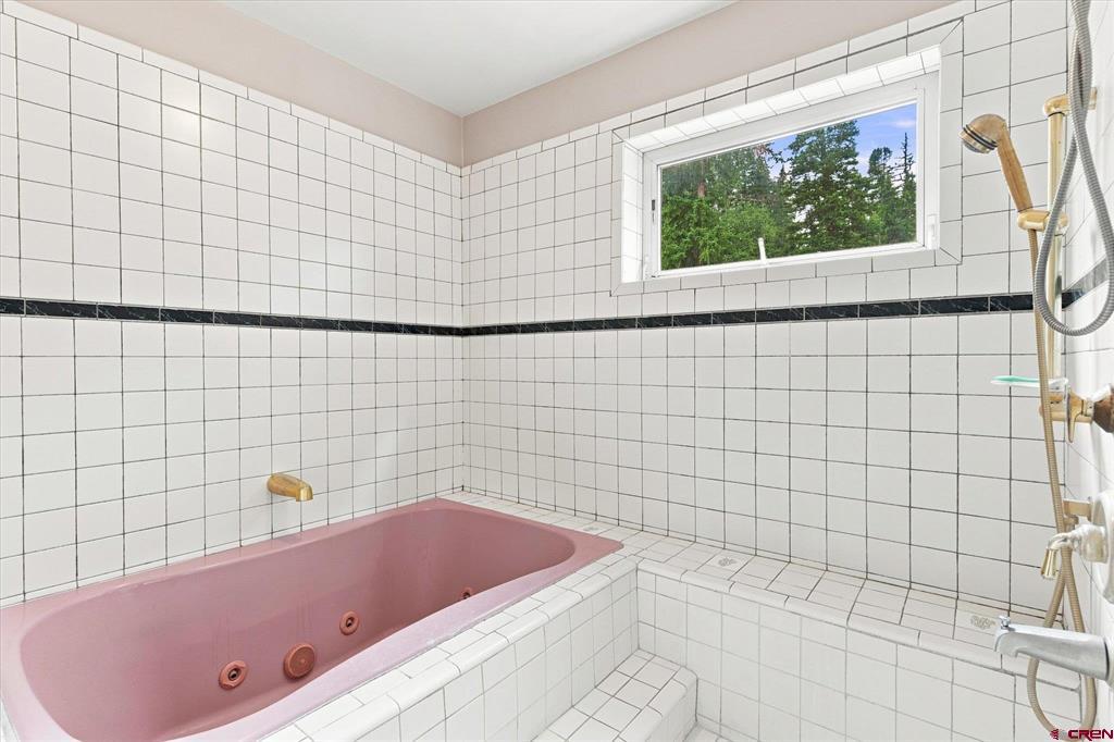 43985 Highway 550 Property Photo 17