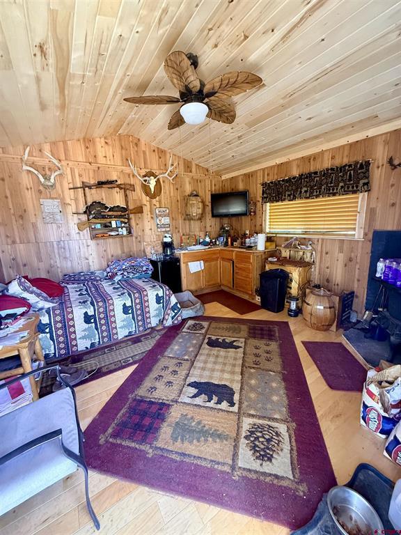 1050 Barnes Point Drive Property Photo 6