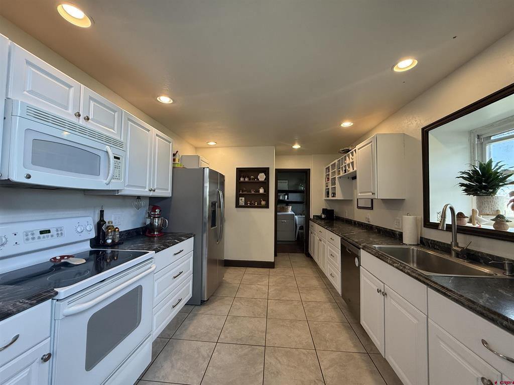 10706 Mesa View Drive Property Photo 3