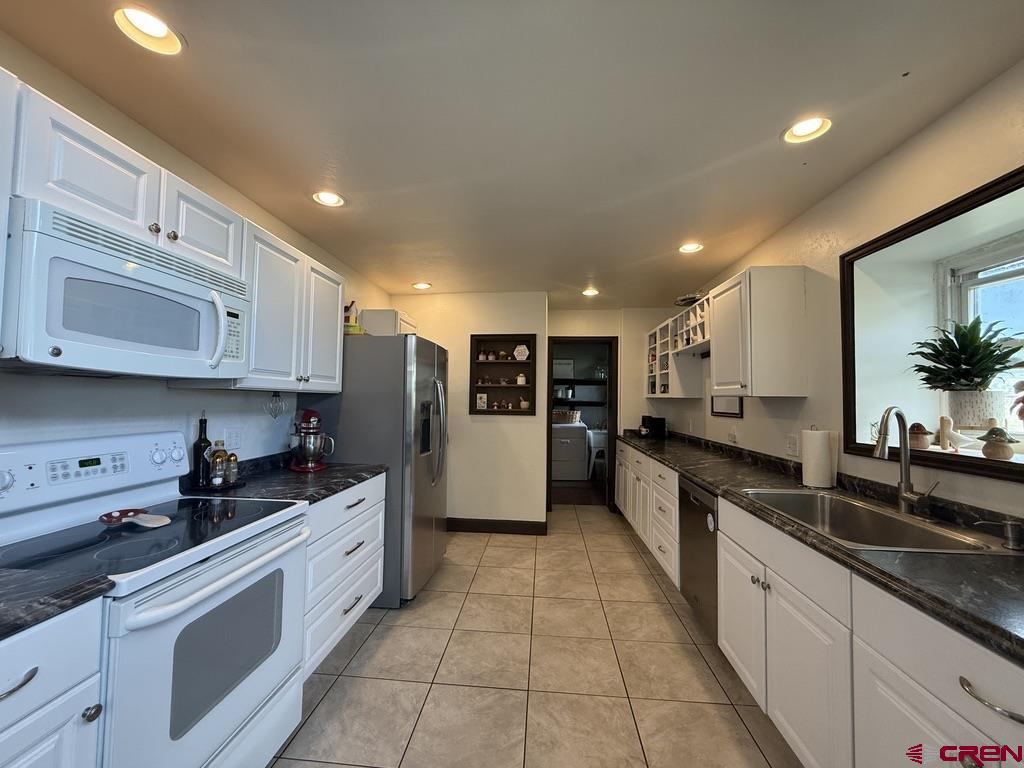 10706 Mesa View Drive Property Photo 16