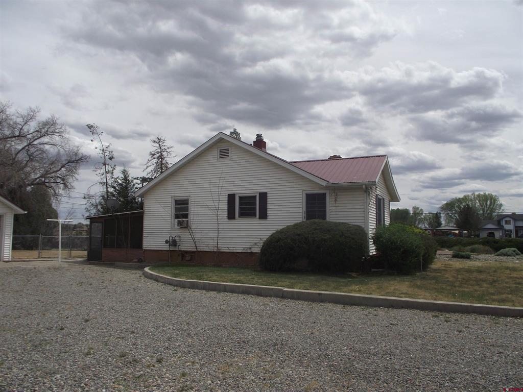 1081 E 13th Street Property Photo 4