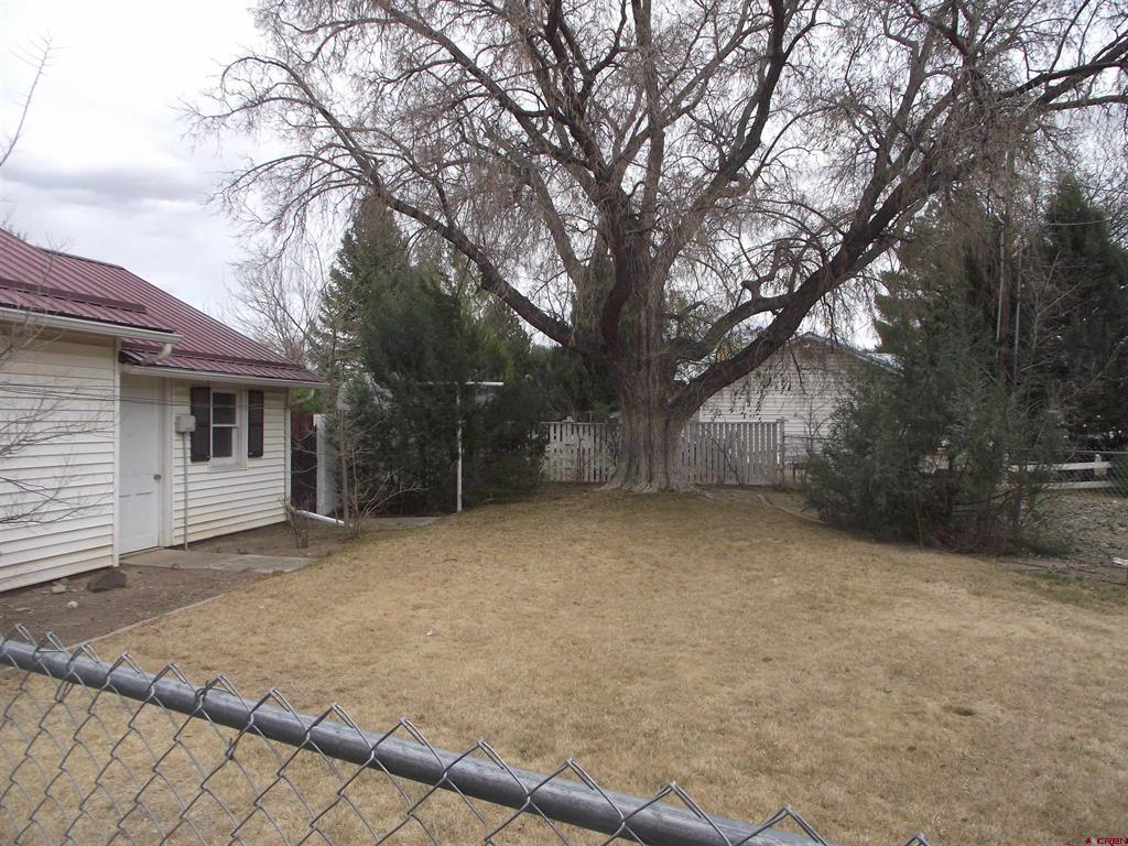 1081 E 13th Street Property Photo 7