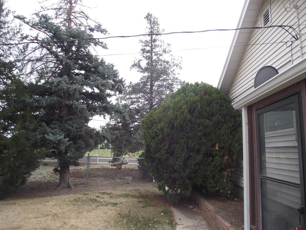 1081 E 13th Street Property Photo 9