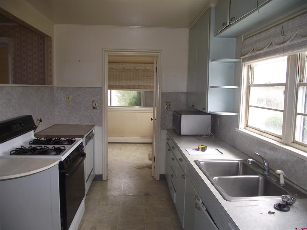1081 E 13th Street Property Photo 13