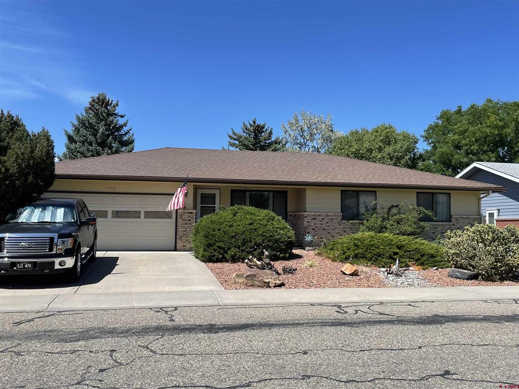 1708 Manchester Drive Property Photo 1