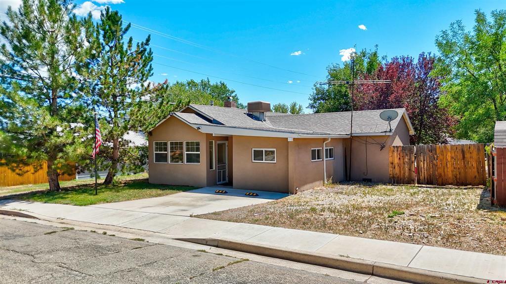 409 E 4th Street Property Photo 1