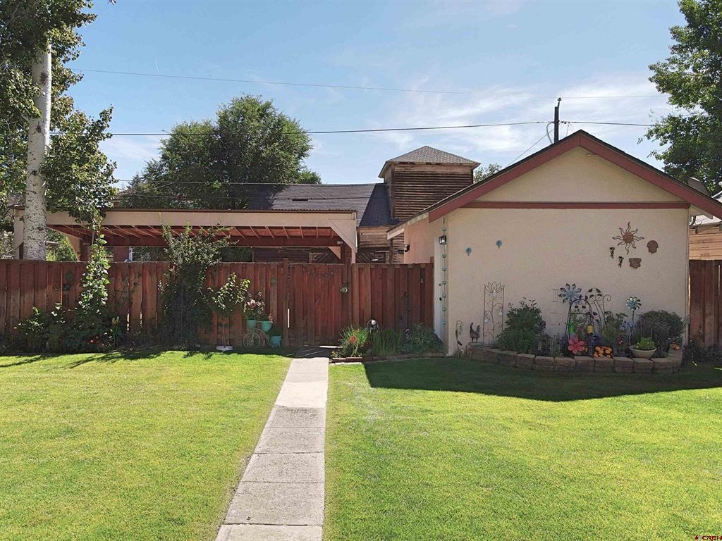 142 Davis Street Property Photo 3