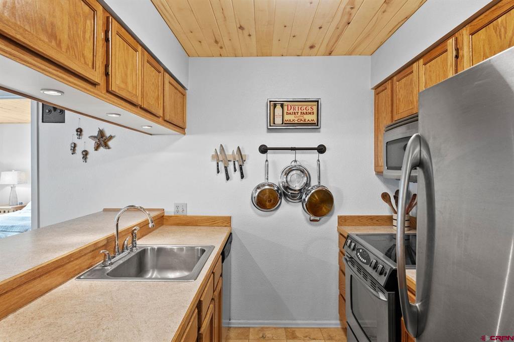 25 Emmons Road Property Photo 12