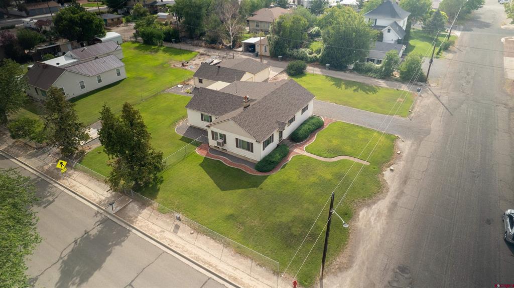 746 E 6th Street Property Photo 8