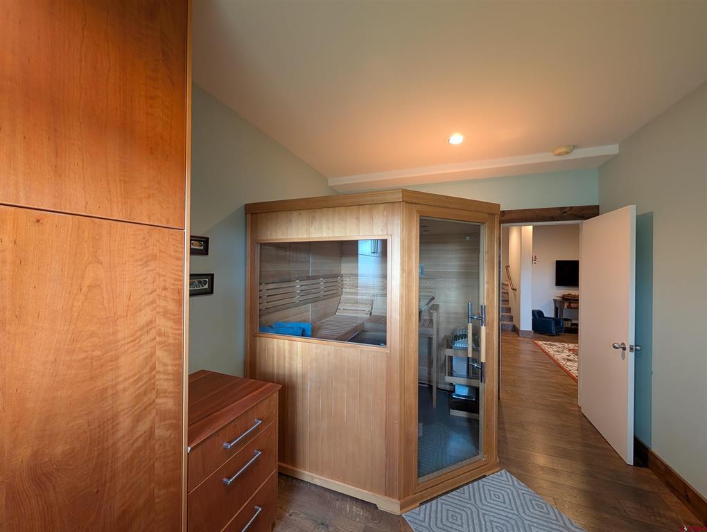 684 Falcon Way Property Photo 31