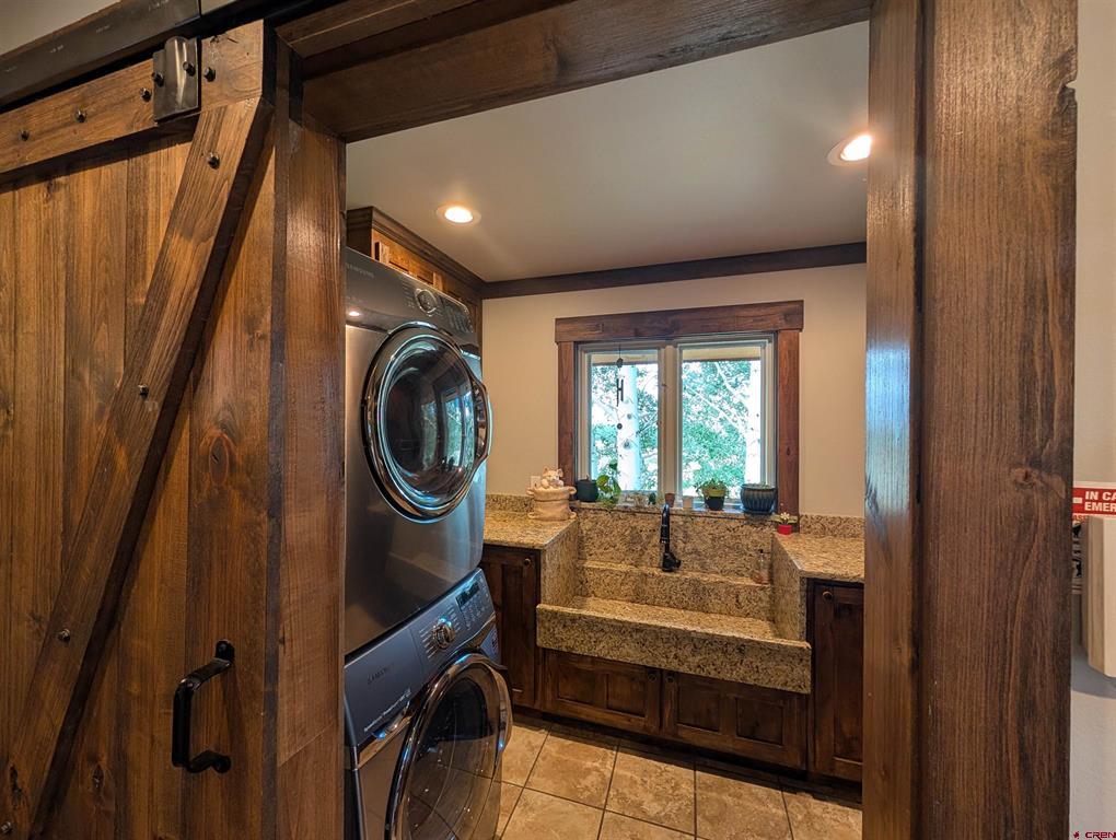 684 Falcon Way Property Photo 34