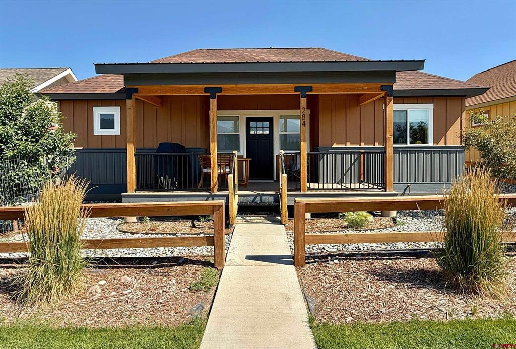 208 Redcliff Drive Property Photo 3