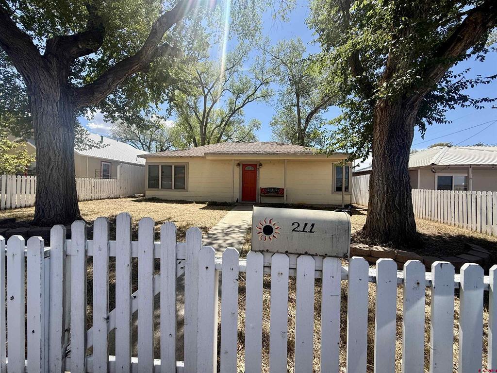 211 W Coronado Avenue Property Photo 1