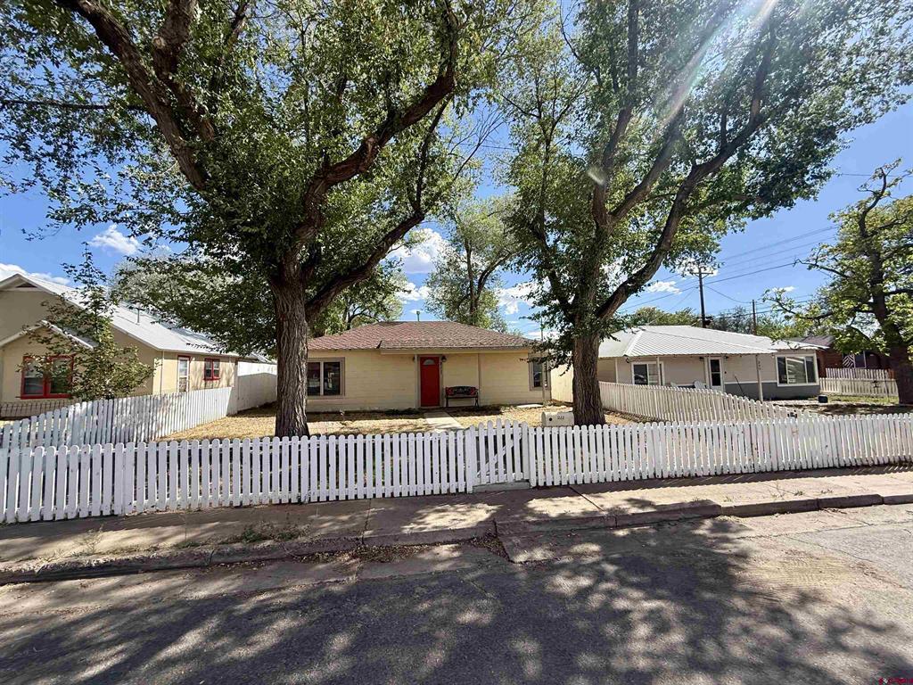 211 W Coronado Avenue Property Photo 2