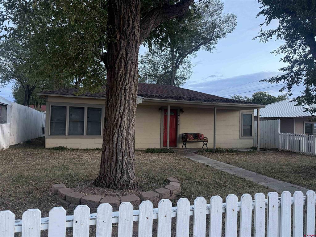 211 W Coronado Avenue Property Photo 3