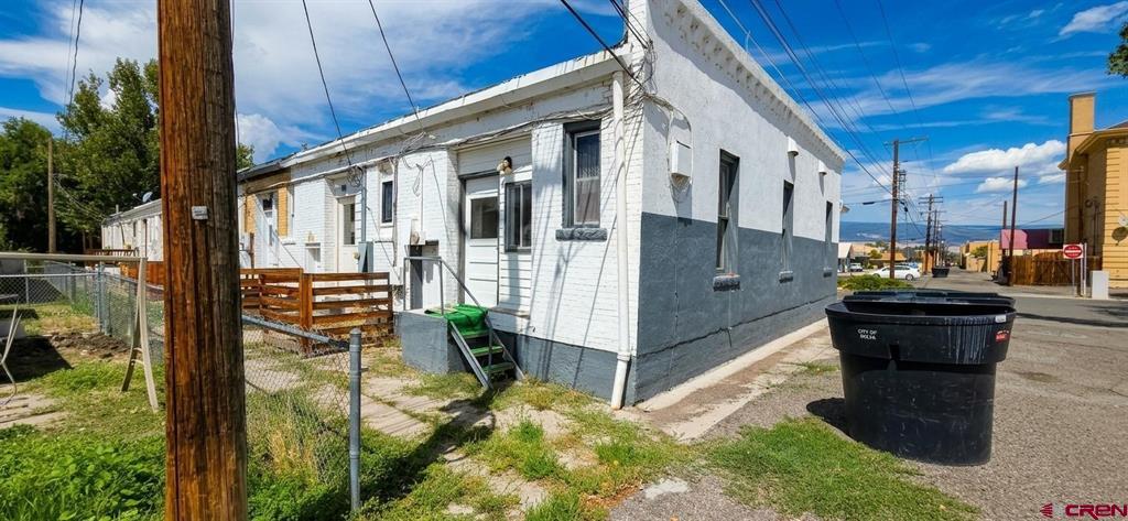 114 W 6th Street Property Photo 4