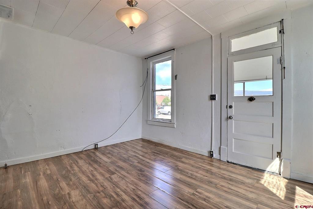 114 W 6th Street Property Photo 7