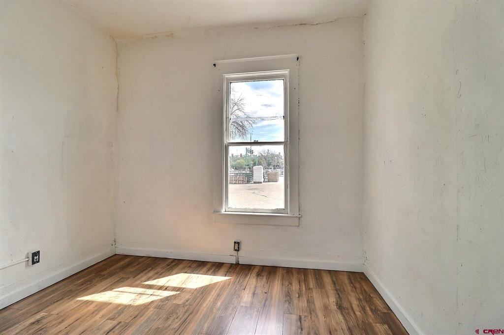 114 W 6th Street Property Photo 9